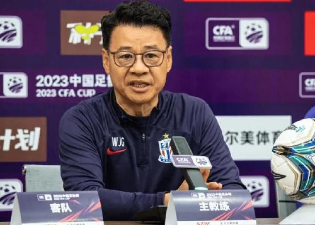 罗梅乌被优素福从身后抢断，扬森禁区内铲射入网，安特卫普2-1巴塞罗那！